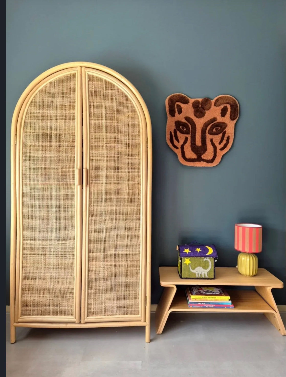 Rattan webbing cabinet incl. hanging
