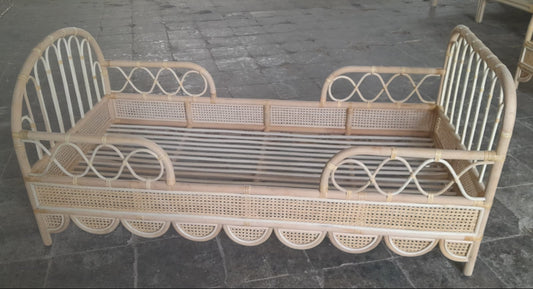 PRE -ORDER!!! Leo & Moon rotan peuterbed / juniorbed Amber