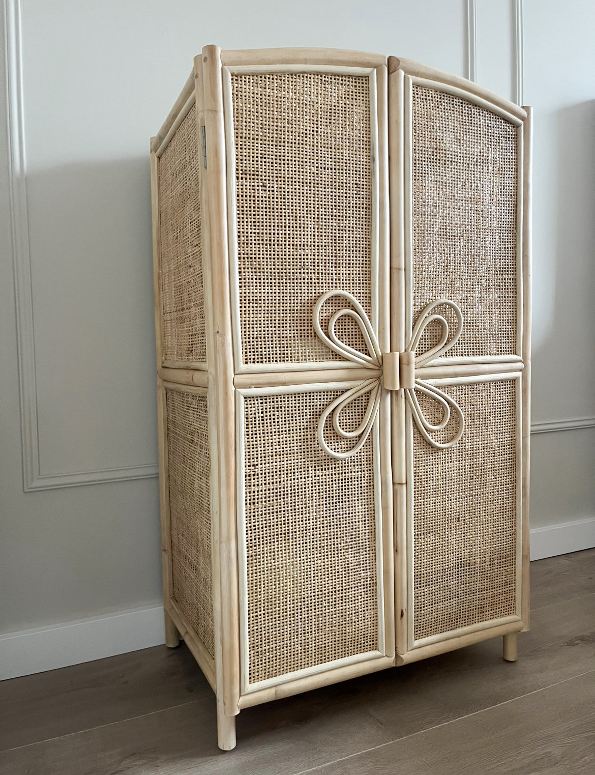 Rotan kinderkast bloem