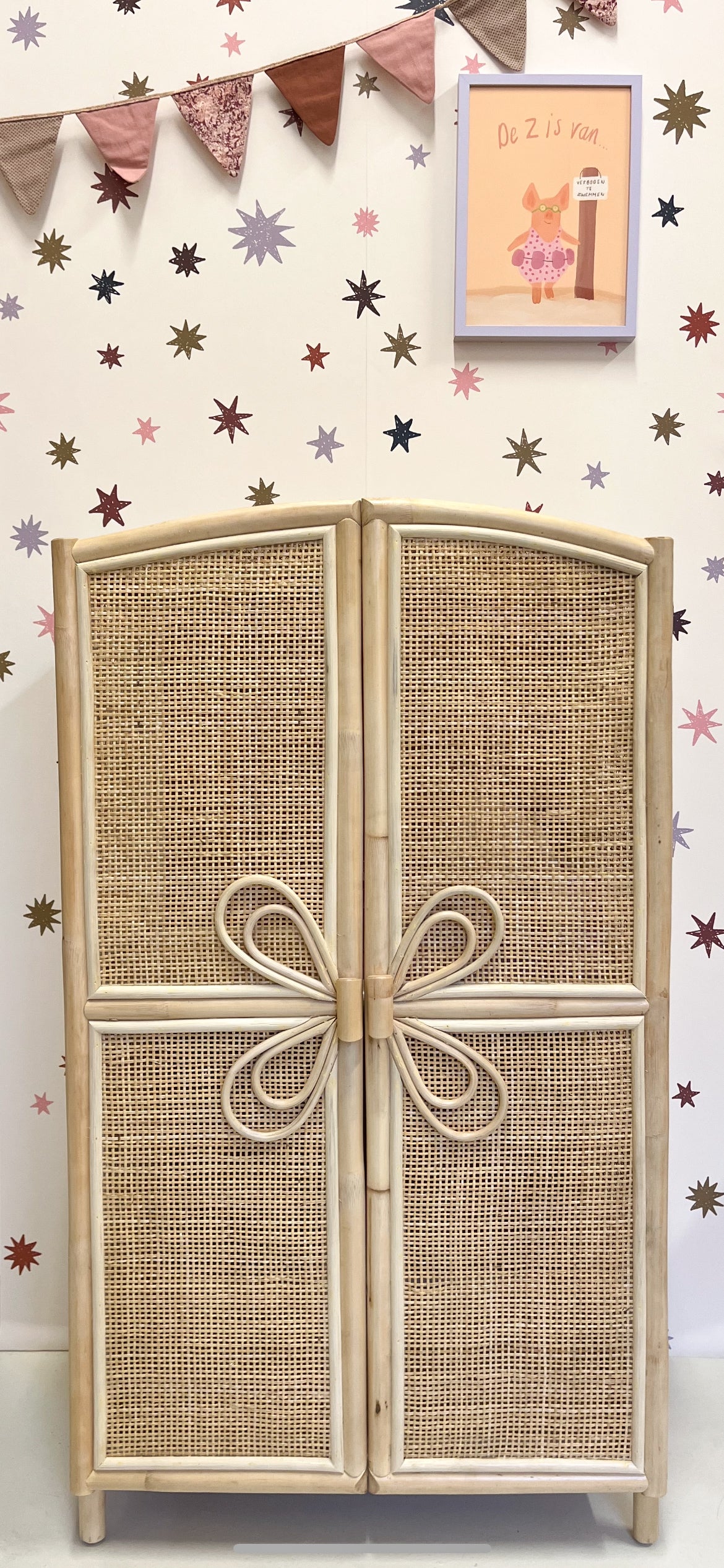 Rotan kinderkast bloem